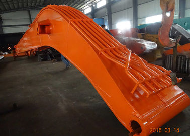 El excavador largo anaranjado del alcance resuena gama más grande resistente del trabajo con el soporte de lámpara